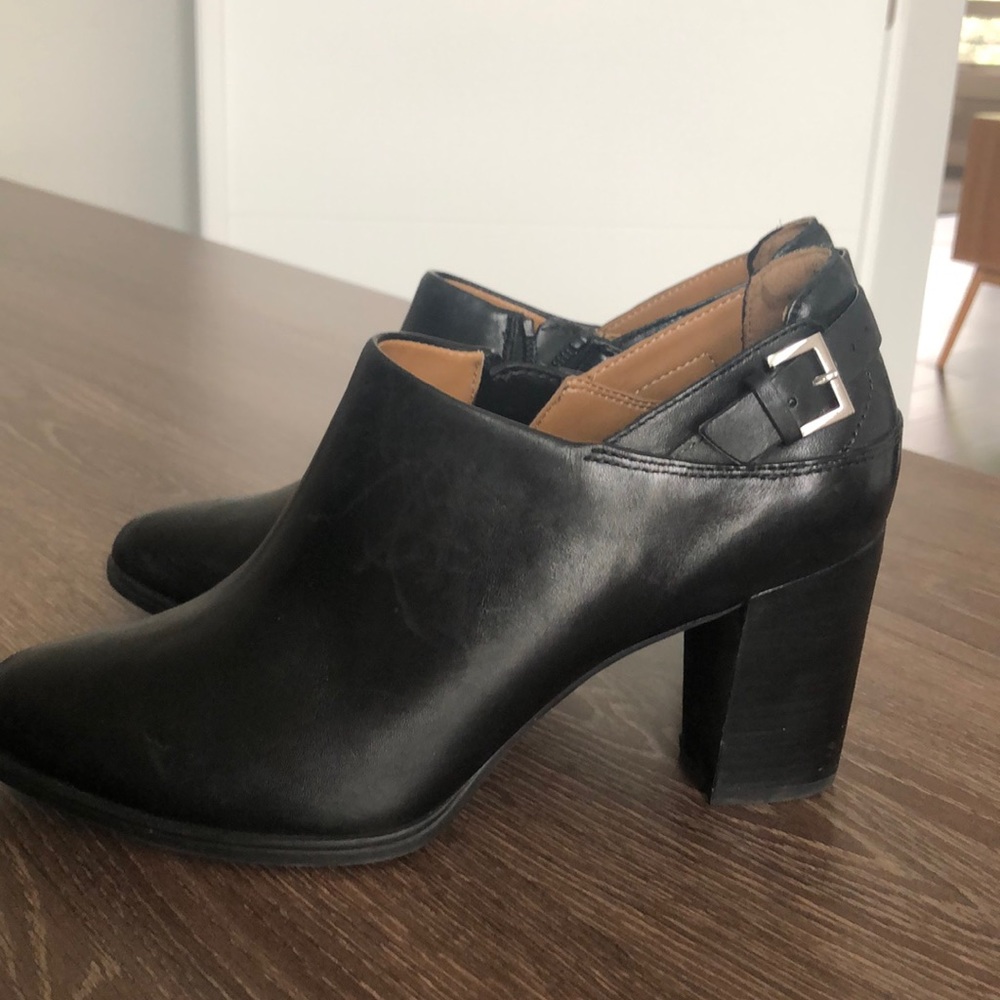 Clark’s booties size 8.5